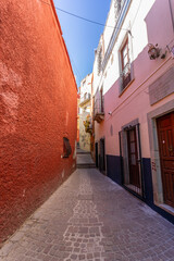 Fototapeta na wymiar Beautiful, bright and colorful city streets in the Mexican city of Guanajuato.