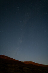 Naklejka premium Starry sky in the Hurghada desert, with a mountain