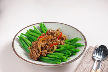 Tumis buncis daging cincang or Gan Bian Si Ji Dou is Spicy and Crispy Green Beans with Garlic. 