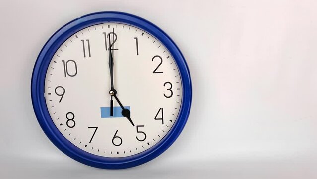 Change the time Close-up Clock hour 12 times per hour. Arabic numerals, with white background.