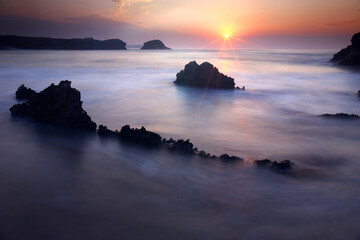 Obraz premium Bocal Beach Beach located in the vicinity of the city of Santander, which is accessed from the town of Monte. Costa Quebrada. Cantabria
