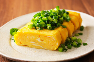 小ネギをたっぷり乗せただし巻き玉子