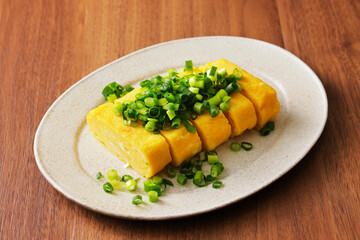 小ネギをたっぷり乗せただし巻き玉子