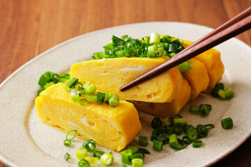 小ネギをたっぷり乗せただし巻き玉子