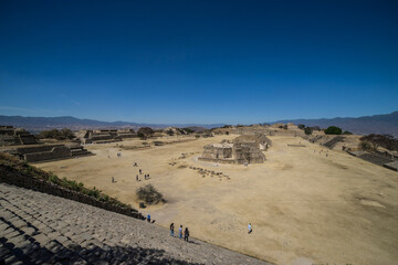 Fototapeta na wymiar view of the main square of monte alban mayan ruins in oaxaca 