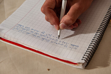 Student macht Hausaufgaben, Libanon