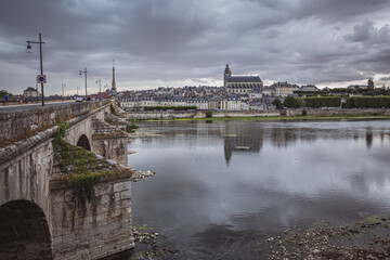 Fototapeta na wymiar view of the river, Blois, Loire