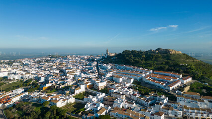 Fototapeta premium Vista aérea del municipio de Medina Sidonia, en la provincia de Cádiz, España 