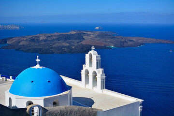Fototapeta na wymiar Blue-domed Church, Santorini