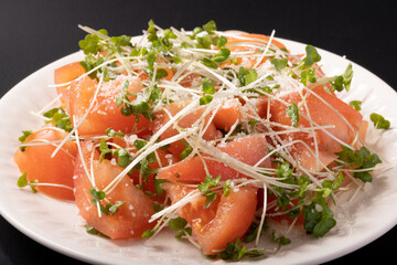 トマトとブロッコリースプラウトのサラダ