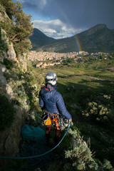 Escalade sur les falaises et montagnes du Parc de Madonie dans le nord de la Sicile en Italie