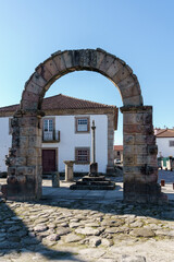 ancient roman archway with remnants of column detail