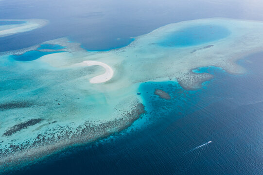 Aerial view of Banco de Areia Topzera and Felidhu Atoll on Maldives archipelagos.