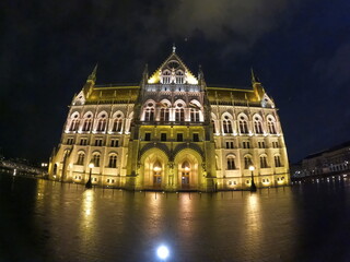 Fototapeta na wymiar hungarian parliament 