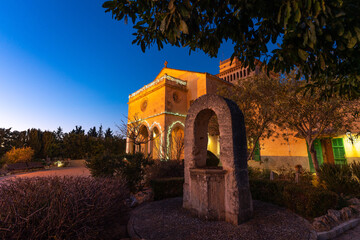 Fototapeta premium Kirche von Ariany Gemeinde auf der spanischen Baleareninsel Mallorca |&nbsp;Spanien