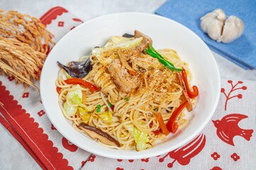 米粉麺の焼きそば麺で塩焼きそば