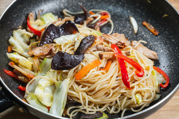 米粉麺で作る塩ヤキソバ
