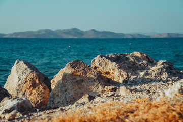 Skały nad morzem na Wyspie Kos © Piotr Gaborek 