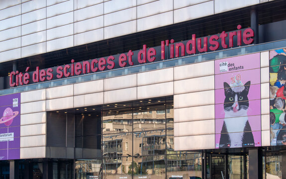 La cit&eacute; des sciences et de l'industrie, porte de la Villette, Paris (France)
