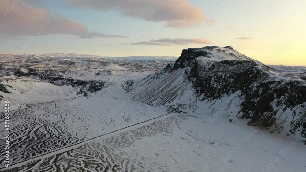 Wall mural 4K aerial footage of a lonely road in the Highlands of Iceland in winter 2023.