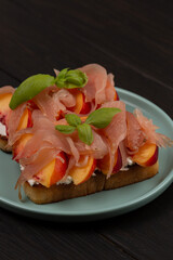 Toast with prosciutto and peach