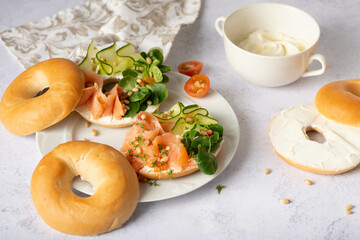 bagel with salmon and cucumber