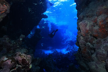 Fototapeta na wymiar diver scuba depth blue lonely