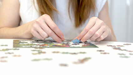 the girl collects puzzles in close-up