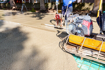 Engine of power trowel, machine for finishing, leveling concrete surface