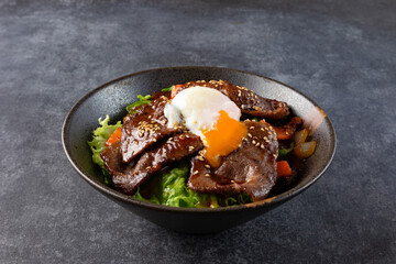 牛焼肉丼温玉のせ　Beef yakiniku bowl