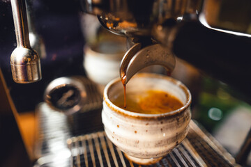 Hot coffee from the machine into the coffee cup
