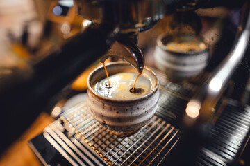 Hot coffee from the machine into the coffee cup