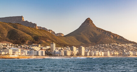 Obraz premium Sunset at Cape Town, South Africa. View from a boat