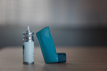 Blue inhaler, also known as pump or allergy spray, medical device for asthma or COPD patients. - obrazy, fototapety, plakaty