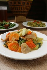 Indonesian food: stir-fry various vegetables