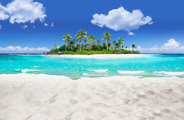 Obraz na płótnie Canvas Tropical island in turquoise ocean