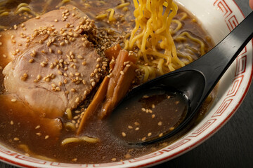美味しいラーメンとラーメンスープ