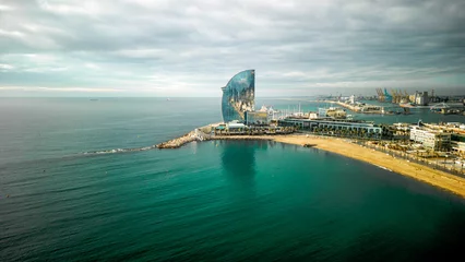 Foto op Plexiglas Aerial view of Barcelona Beach with the W hotels at the end of the bay © Thierry C