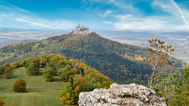 Blick auf die Burg Hohenzollern vom Traufgänge Premiumwanderweg 
