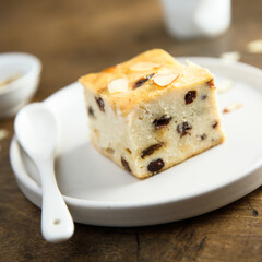 Cottage cheese bake with raisins