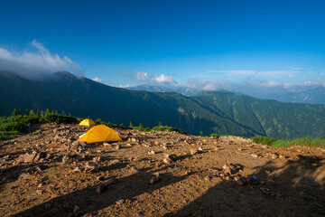 稜線テント泊登山のイメージ素材