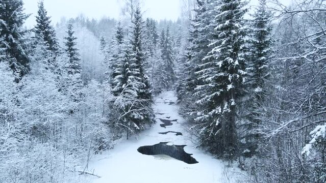 Heavy snowfall in the mountains in Desember.