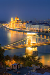 Fototapeta na wymiar Hungarian Parliament Building with Chain Bridge, Budapest, Hungary