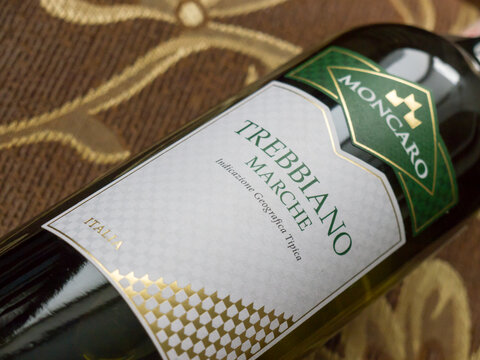 Wine MONCARO Trebbiano Marche.