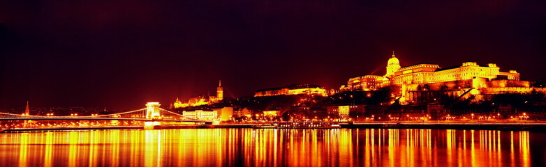 Fototapeta na wymiar night panorama on bridge of the Danube river in Budapest