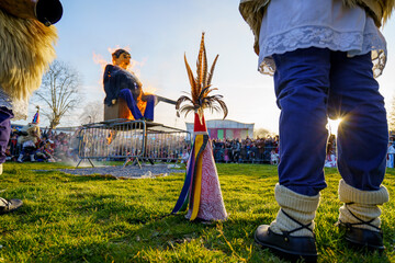 San Pantzar en flammes sous les yeux des Joaldunak au Carnaval de Bayonne