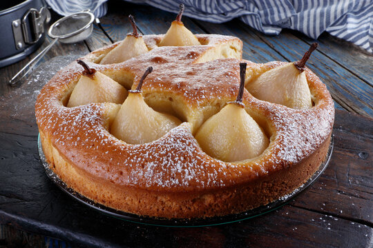 Yoghurt cake with whole pears