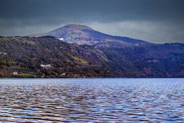 Sur les rives du lac d'Albano à Castel Gondolfo en Italie