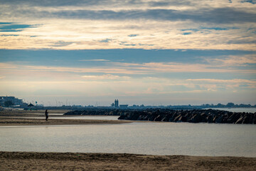 Plage calme en hiver