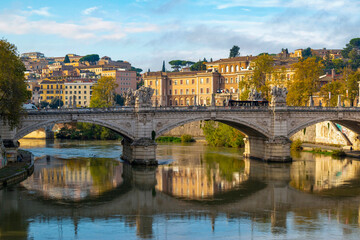 Obraz premium Matin d'automne le long du Tibre à Rome